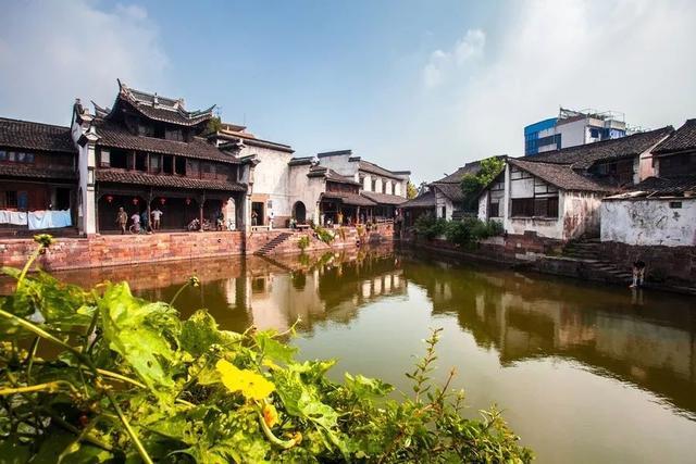 黑色西装连衣裙,优雅迷人,轻松穿出成熟又精致的美,吸引到你了吗?-有问必答平台,全球用户分享的知识宝库
